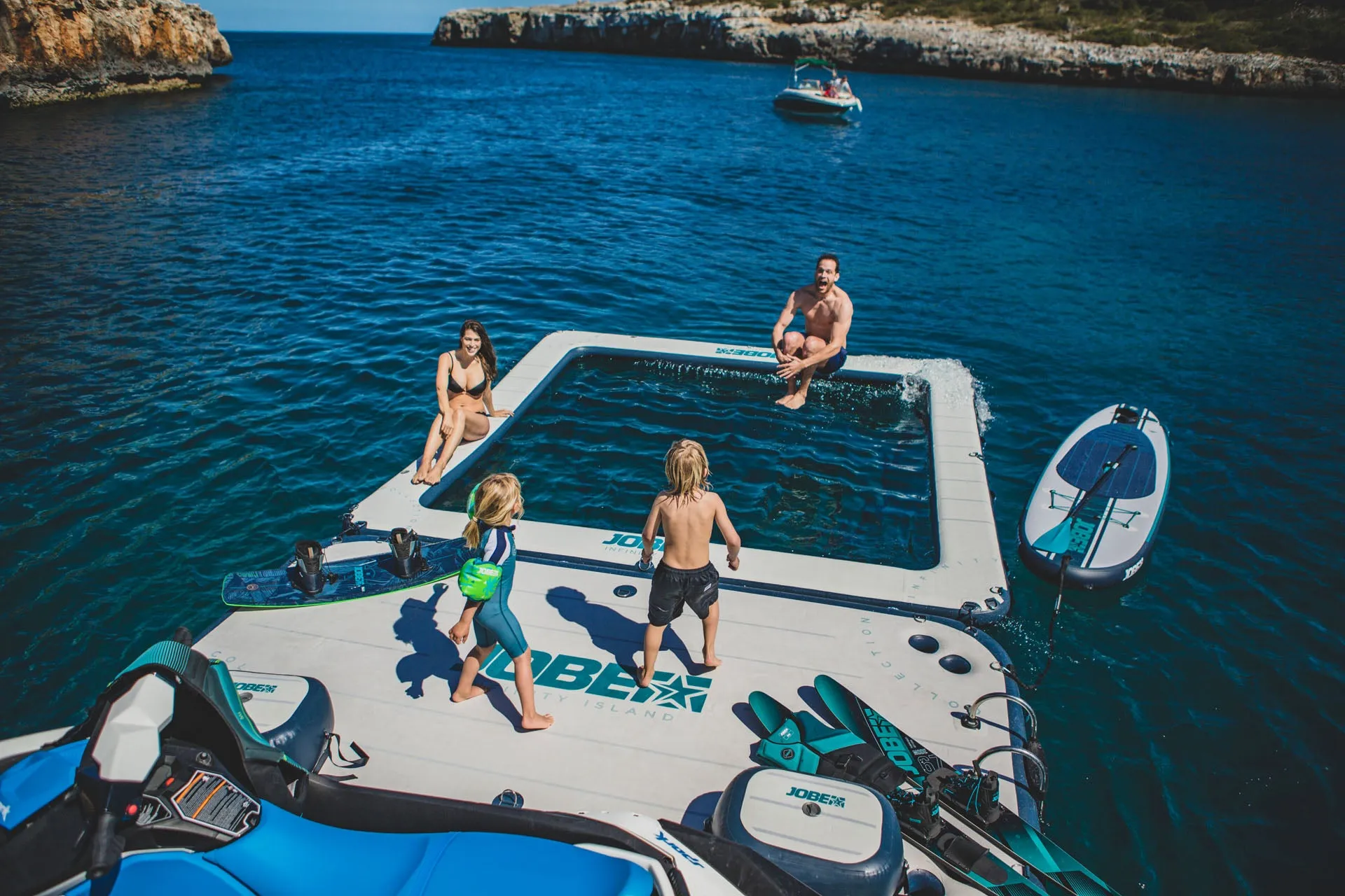 Jobe - Infinity Island Inflatable Dock with Pump